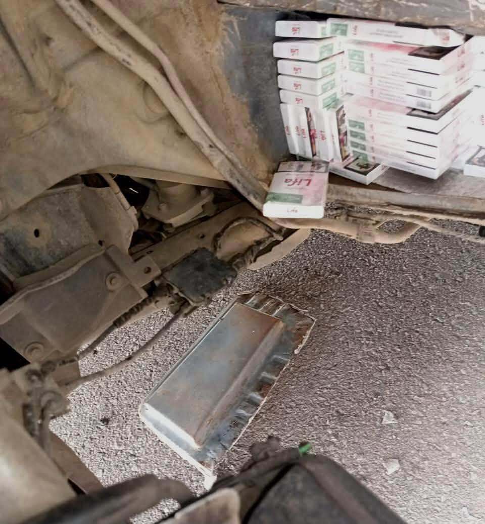 Амур винюхав схованку: на Закарпатті митники знайшли в BMW X6 понад 1600 пачок сигарет
