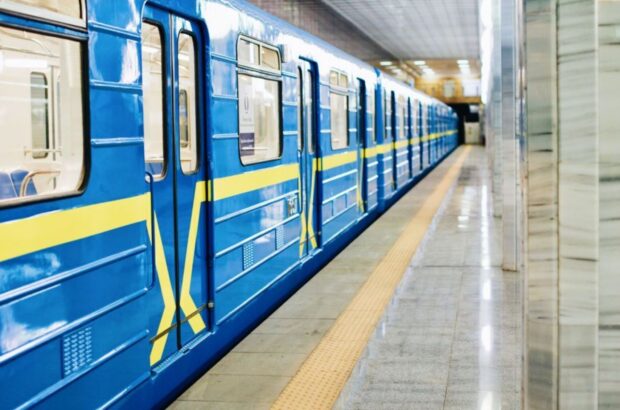 Киевское метро продолжает работу на час: когда заработает новый график