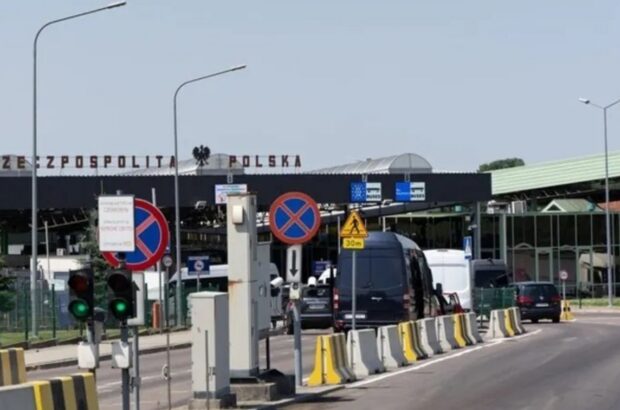 За кордон на чужому авто: який документ потрібно оформити водієві