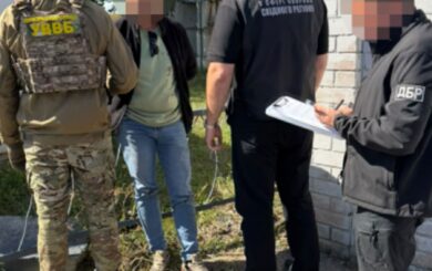 15 тысяч долларов за выезд из Украины: в Харькове задержали пограничника, предлагавшего побег за границу