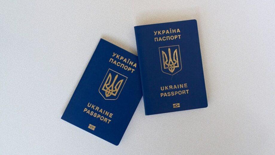 Потеряли паспорт за границей: что делать и как вернуться в Украину
