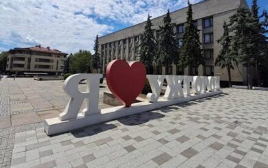 Напади в різних районах Ужгорода: журналіст повідомив про агресивну групу молодиків