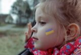»Ребенок войны» без ежемесячных выплат: что на самом деле дает этот статус в 2026 году