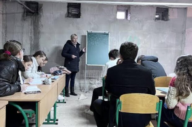Дистанційка повернеться? МОН пояснило, що робитимуть школи під час тривалих тривог