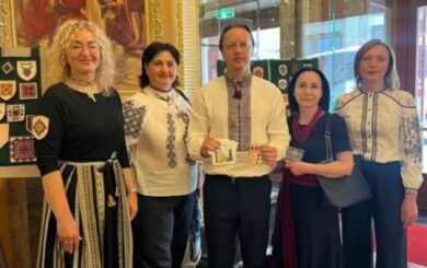 1200 шевронів і понад 130 дипломатів: український проєкт-оберіг презентували у Відні