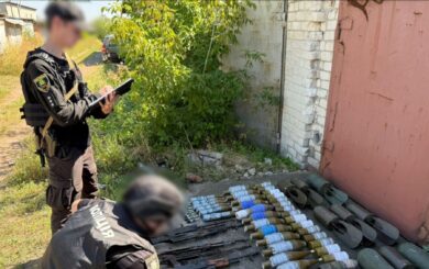 Полиция провела более 155 обысков и обнаружила 10 схронов с оружием