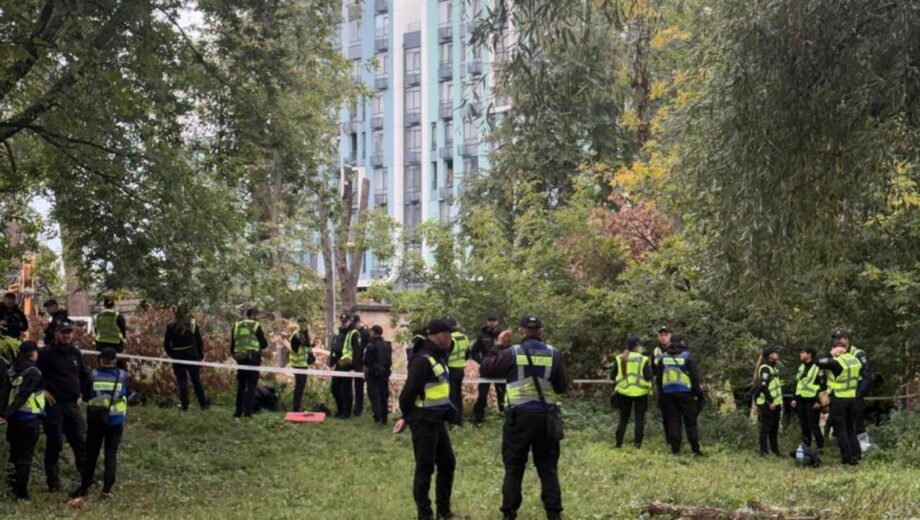На Теремках знову рубають дерева під теплотрасу: що сталося з обіцяним пошуком альтернативного маршруту