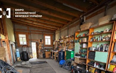 Горючее из гаража — доставка бусом: на Волыни накрыли нелегальную »АЗС на колесах»