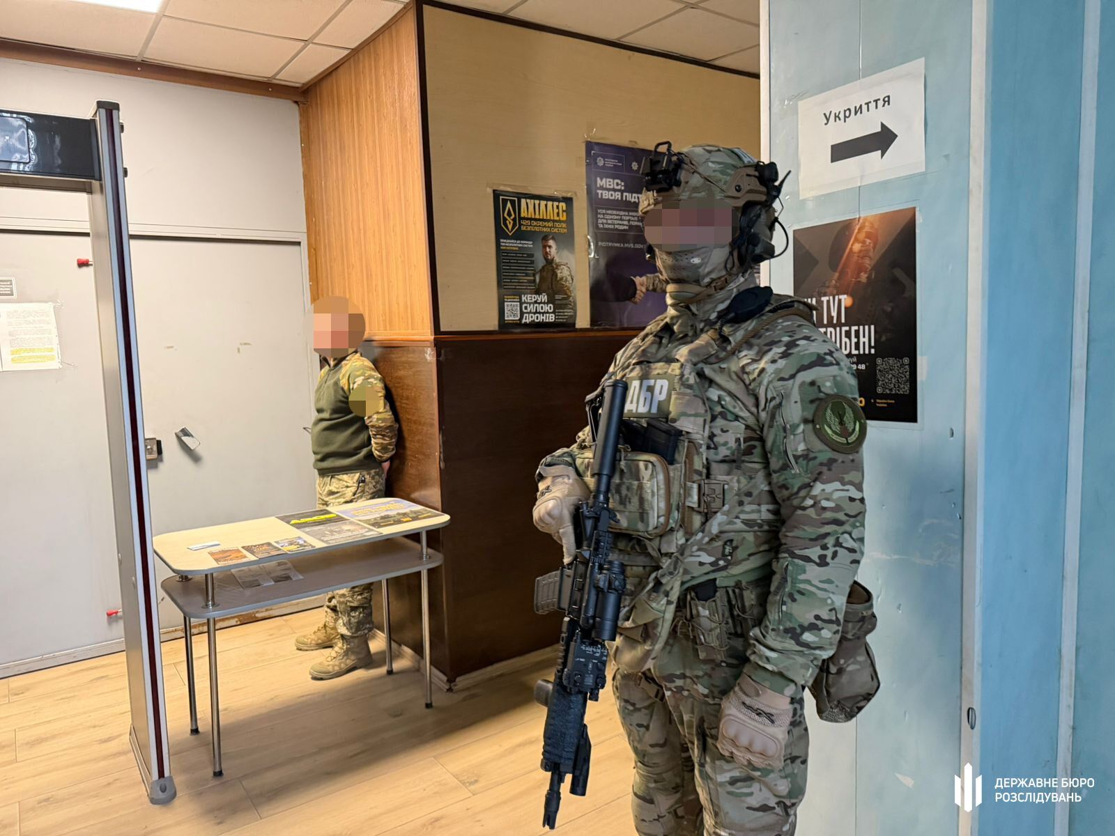 Катували, били та стріляли: ДБР завершило розслідування щодо військових ТЦК у Харкові