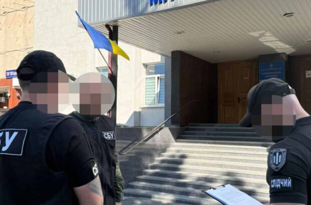 На Тернопільщині ДБР викрило митника на торгівлі відстрочками через вступ до вишів