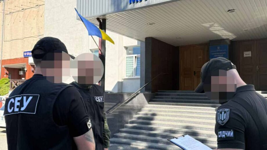 На Тернопільщині ДБР викрило митника на торгівлі відстрочками через вступ до вишів