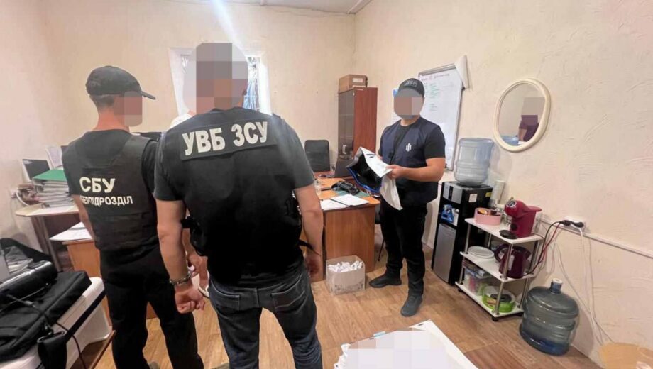 €12 тисяч за кордон і ще €2 тисячі за дорогу: ДБР викрило схему переправлення ухилянта