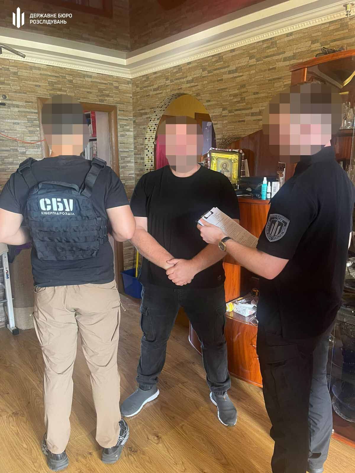 14 тисяч євро за втечу: ДБР викрило двох військових, які переправляли чоловіка через кордон