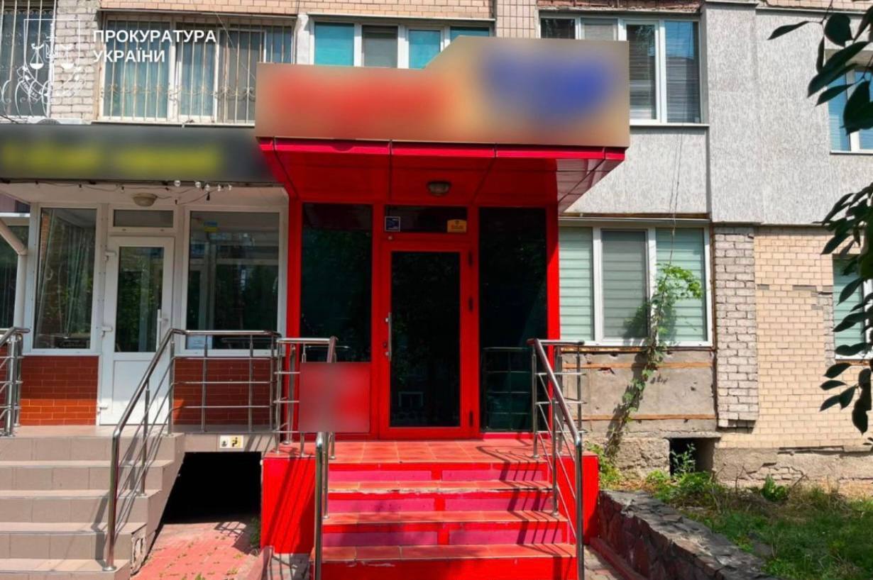 Директора мовного центру у Хмельницькому засудили за зберігання ''доросли фото''