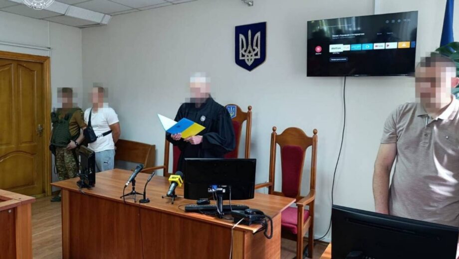 Сохранял »взрослые фото» на ноутбуке: директора языкового центра приговорили к 2 годам