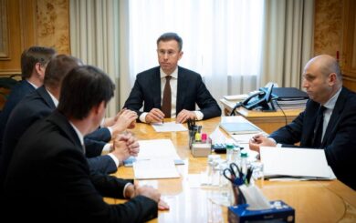 У школах почнуть перевіряти харчування після скандального обіду із сирою морквою та хлібом у Чернівцях