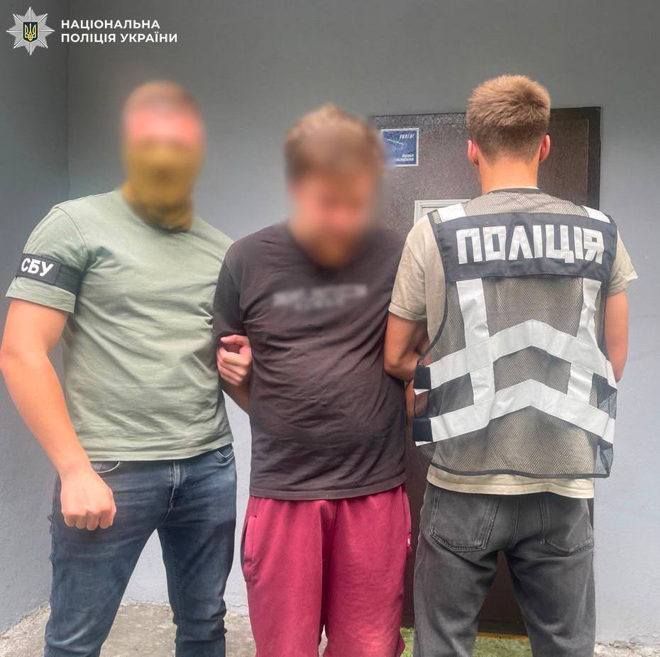 У Києві чоловік підпалив військовий бус за $1000: поліція затримала підозрюваного