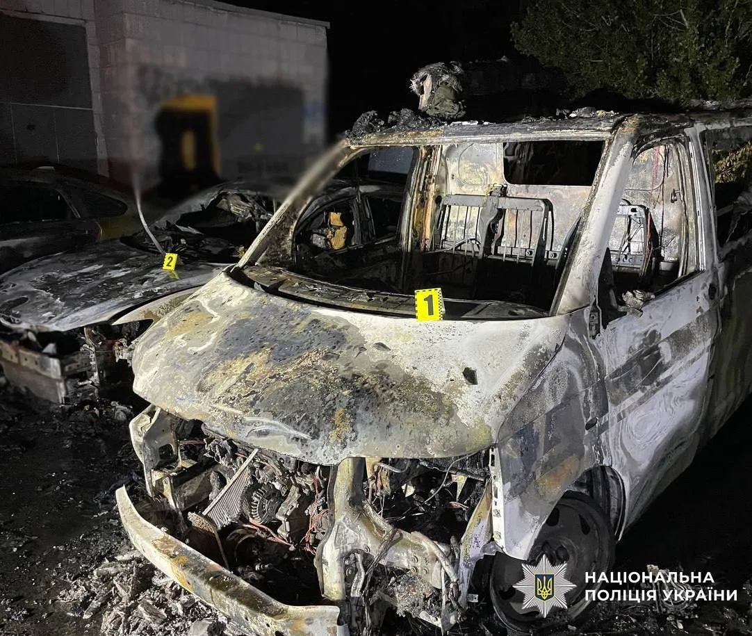 У Києві чоловік підпалив військовий бус за $1000: поліція затримала підозрюваного