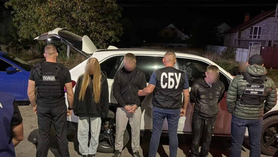 Шукали клієнтів у соцмережах: на Закарпатті затримали переправників, які брали $7000
