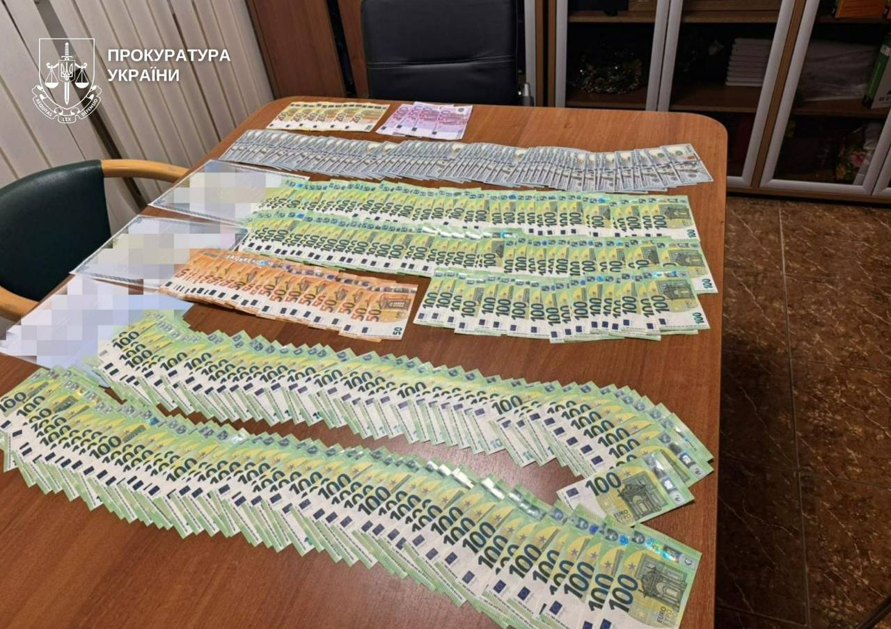 Тендер на 3,2 млн грн і ''відкати'': посадовців  ОДА підозрюють у заволодінні бюджетними коштами