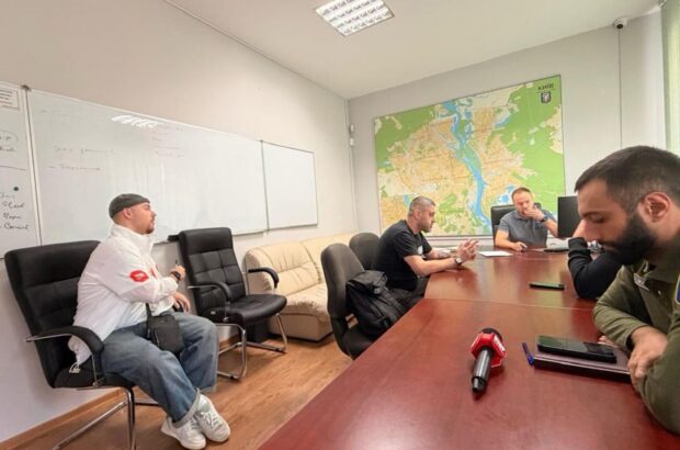 ”СтопКор домігся реакції: на Столичному шосе демонтують незаконне СТО та паркан