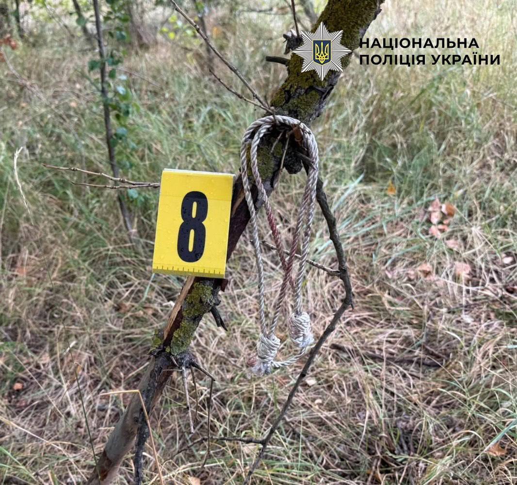 Побили, стріляли в груди та залишили зв’язаним біля Десни: у Києві троє чоловіків напали на диджея