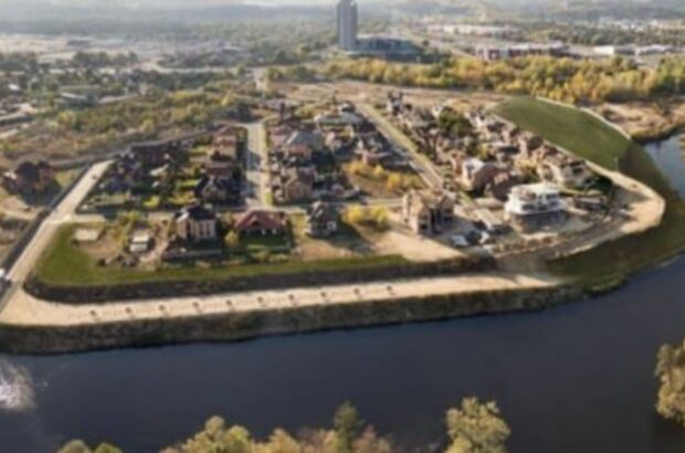 В Киеве дрон упал возле коттеджного городка »Коник»: повреждены окна домов