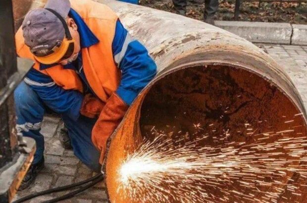 Екскаватори замість бензопил: на Теремках тривають роботи з прокладання теплотраси