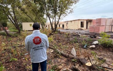»Бузковий Двір» на пнях: в Гатном застройщик уничтожает санитарную лесополосу без документов?