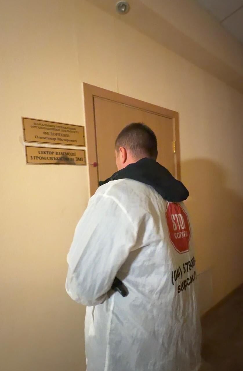 $500 щомісяця за відсутність перевірок: у Києві викрили схему вимагання з агролісництв