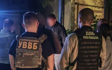 Зарабатывали на незаконном выезде мужчин: в Ужгороде задержали двух переправщиков