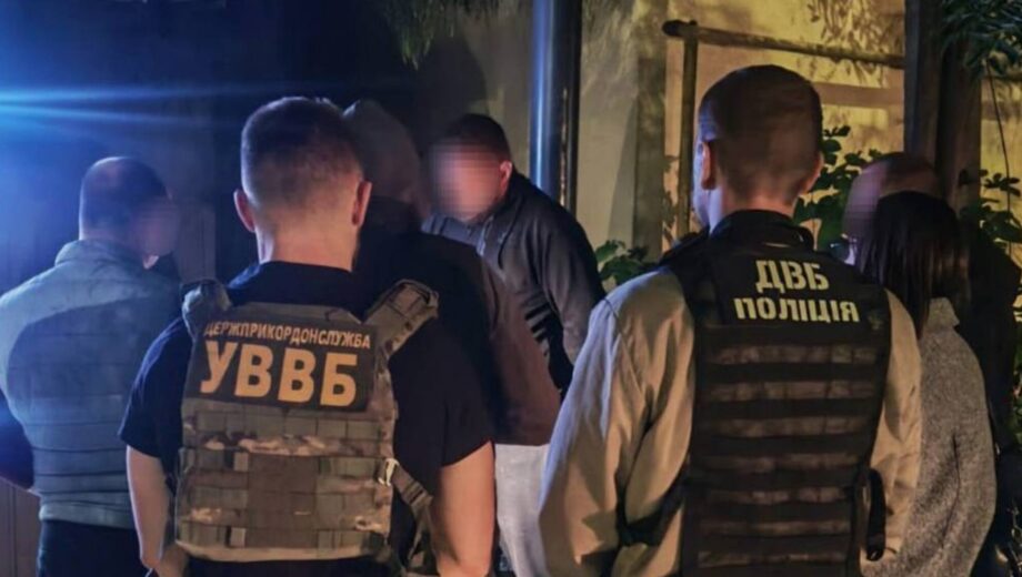 Зарабатывали на незаконном выезде мужчин: в Ужгороде задержали двух переправщиков