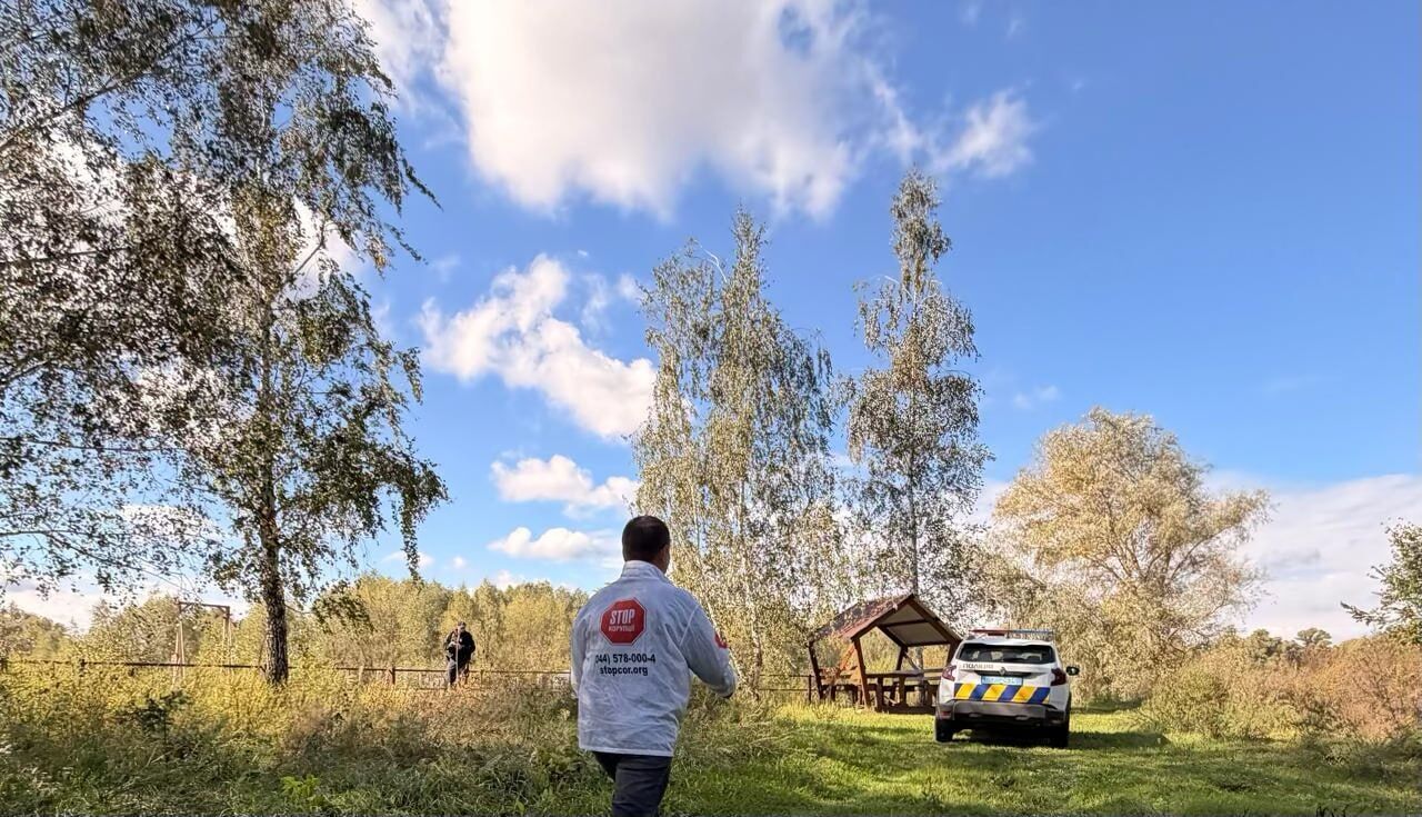 В Киевской области журналисты СтопКора зафиксировали вероятный незаконный намыв песка: вызвали полицию