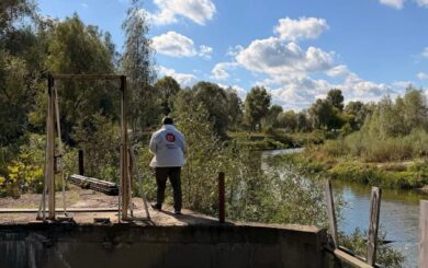 Намыл песка у реки: в Леточках журналисты СтопКора обнаружили технику и вызвали полицию