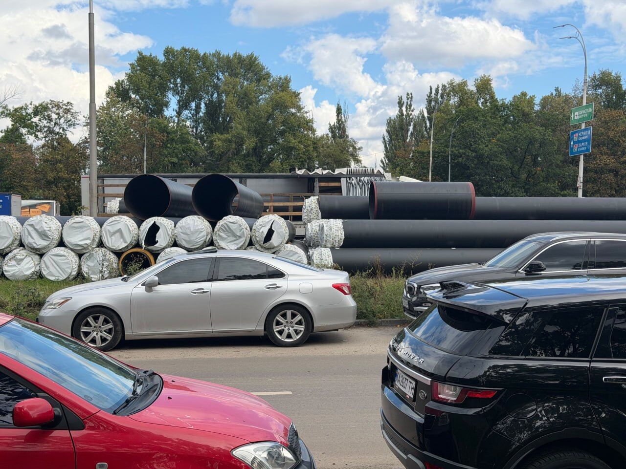 Конфлікт довкола теплотраси на Теремках набирає обертів: громада звернулася до суду - що кажуть поліція і КМДА?