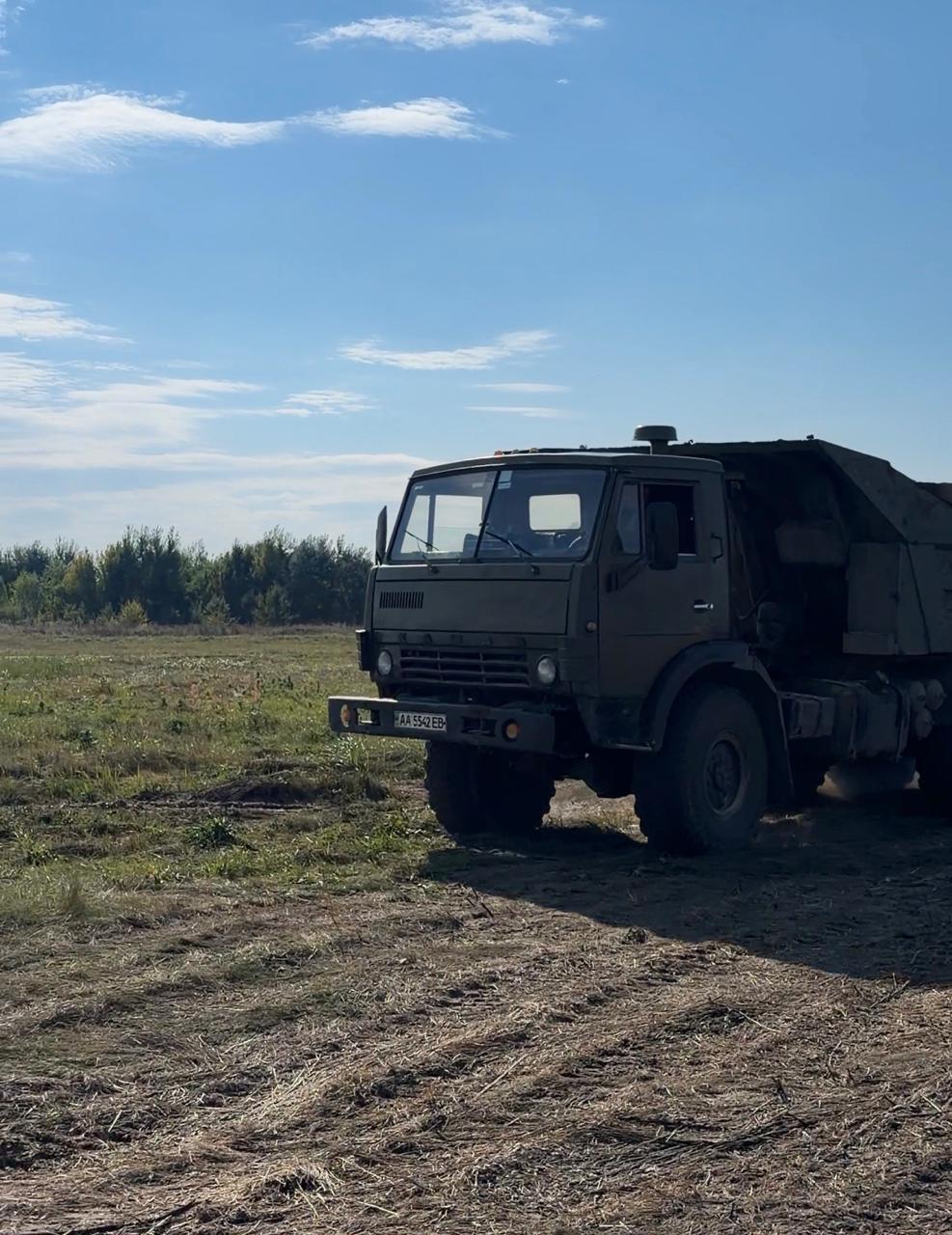 Невловимі ''надродери'' у Міжріччі: як попри кримінальні провадження спецтехніка продовжує вивозити пісок? (фото)