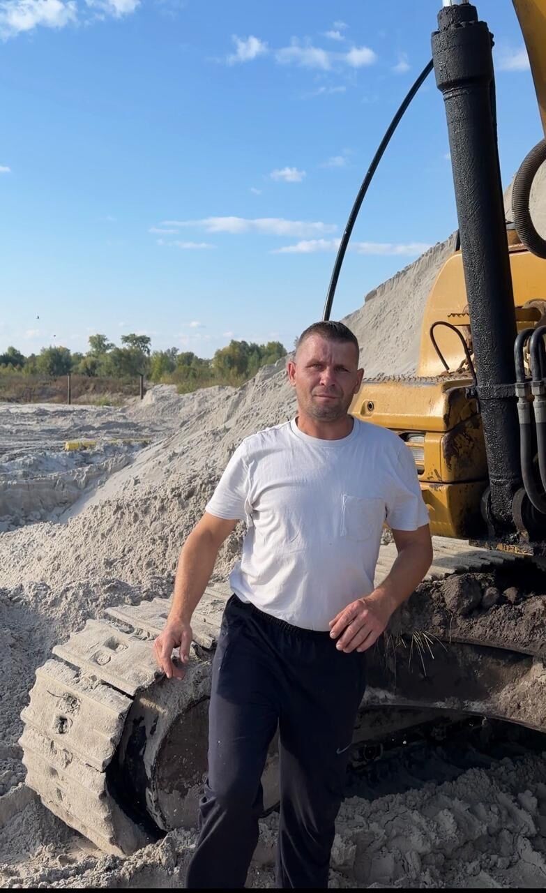 Беспредел в КМ ''Междуречье'': берег ''приватизировали'', песок вывозят спецтехникой, а полиция бездействует?