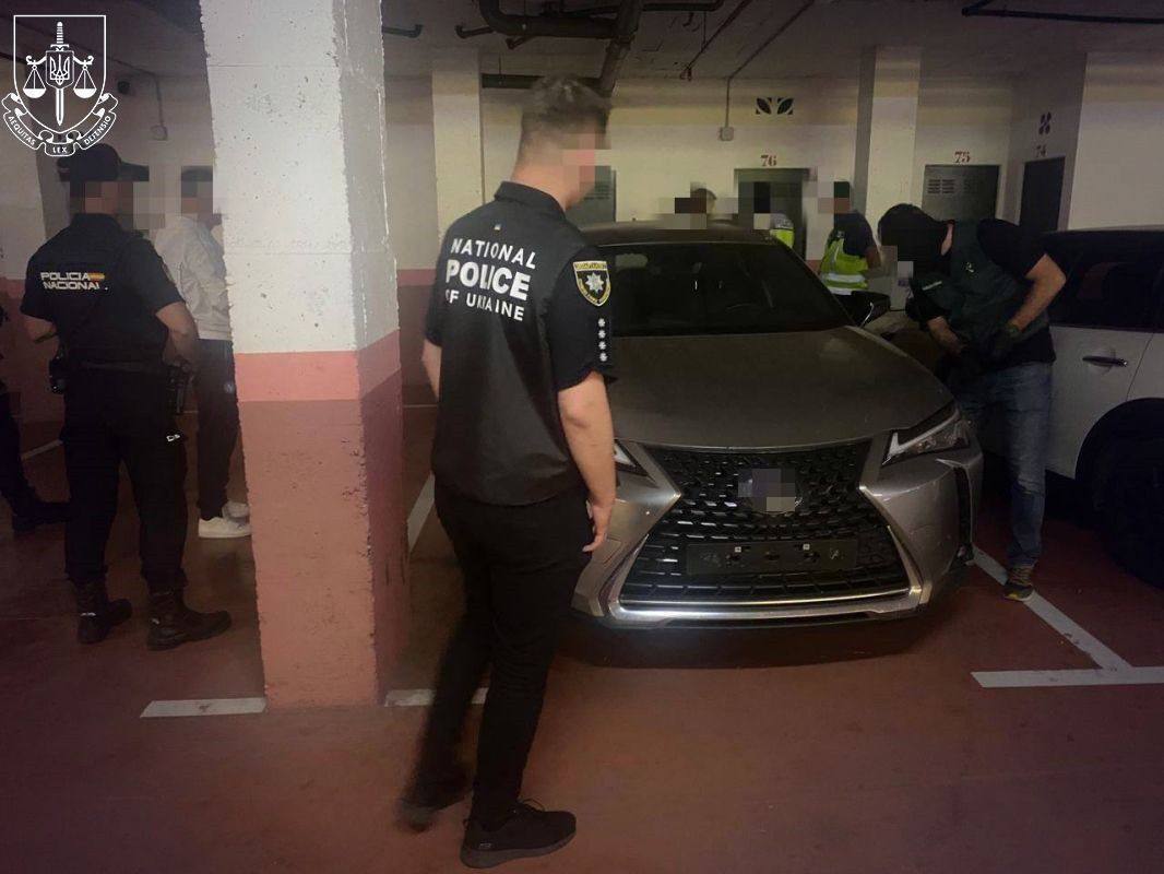 Викрадали Mercedes, BMW та Audi у Франції
