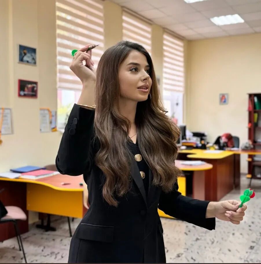 Єлизавета Івахненко перемагає у дартс-турнірі серед професорсько-викладацького складу Одеської юридичної академії, жовтень 2024 року.