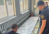 На Буковині у вантажівці з чипсами знайшли понад 11 тисяч пачок сигарет
