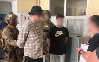 На Харківщині військовий після СЗЧ торгував наркотиками: його затримали після передачі 10 тисяч гривень