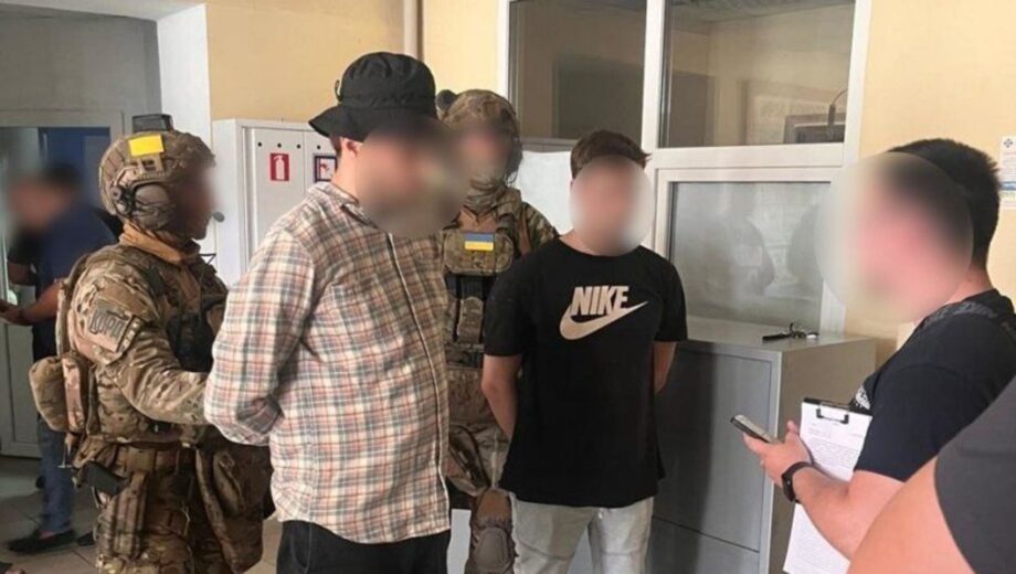 На Харківщині військовий після СЗЧ торгував наркотиками: його затримали після передачі 10 тисяч гривень