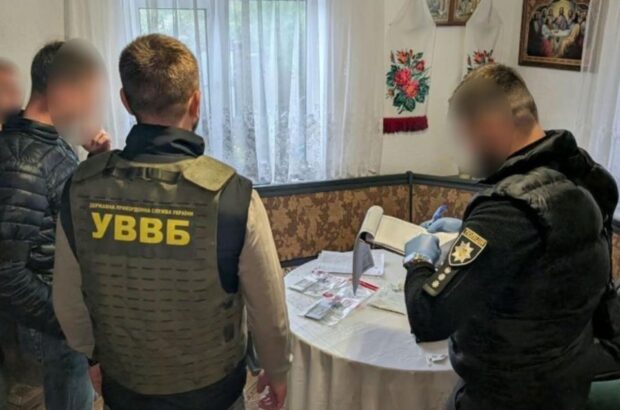 24 тысячи долларов за незаконное пересечение границы: в Ровенской области разоблачили организатора схемы