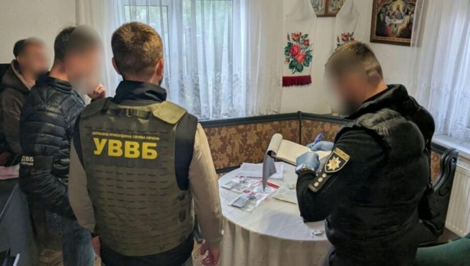 24 тысячи долларов за незаконное пересечение границы: в Ровенской области разоблачили организатора схемы