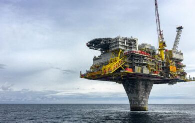 ”Велика паливна криза вже тут”: нафтові компанії попереджають про дефіцит пального – WSJ