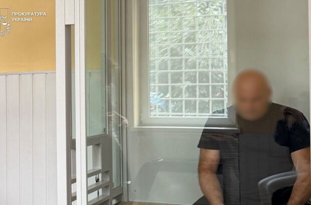 Бив туриста каменем і трекінговою палицею: підозрюваного арештували на 60 діб без права застави