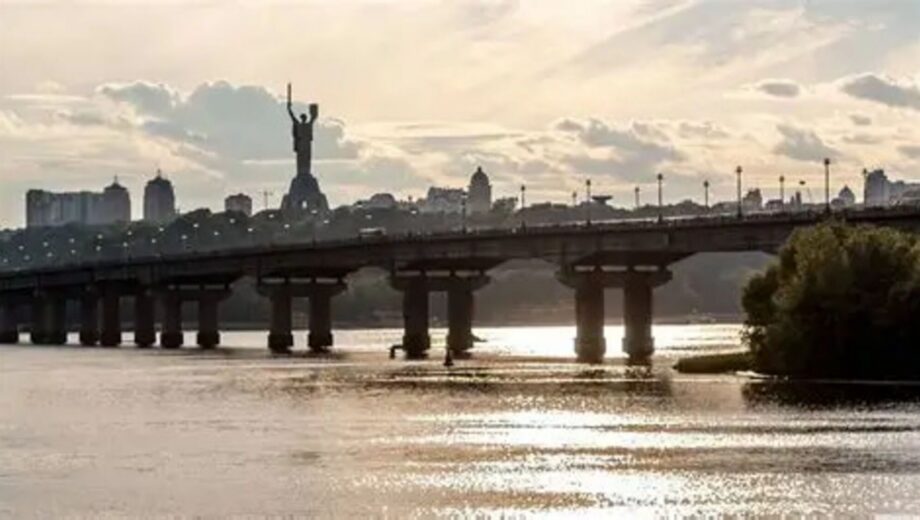 Южный мост перекрыт, часть зеленой ветви не работает: что происходит с транспортом в Киеве