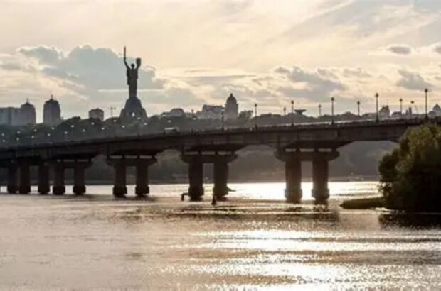 Південний міст перекритий, частина зеленої гілки не працює: що відбувається з транспортом у Києві