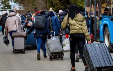 У Фінляндії один за одним закривають центри для біженців: що відбувається
