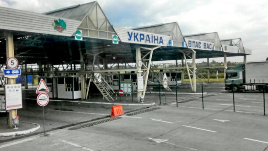 Украинку на границе Польши попросили показать галерею телефона: законны ли такие требования